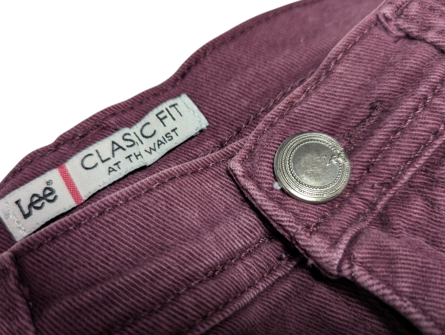 Lee Jeans Classic Fit at the waist - Straight Leg -Burgandy - W30 L28
