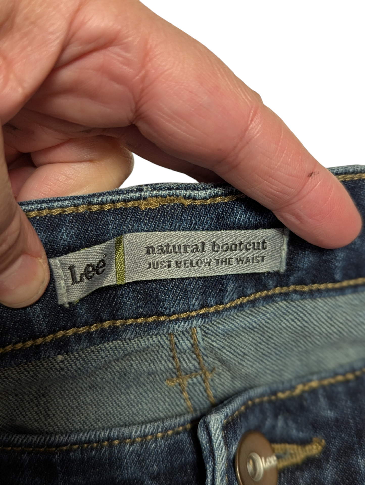 WRANGER - Natural Bootcut - Just below the waist -Dark Denim -slight stretch W32 L29